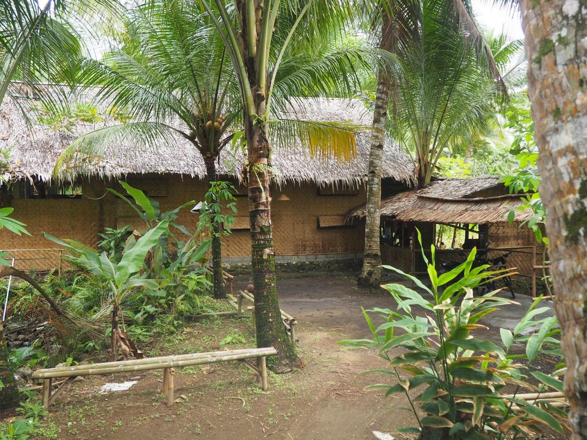 Ostello D'Jarwo House Batukaras Esterno foto